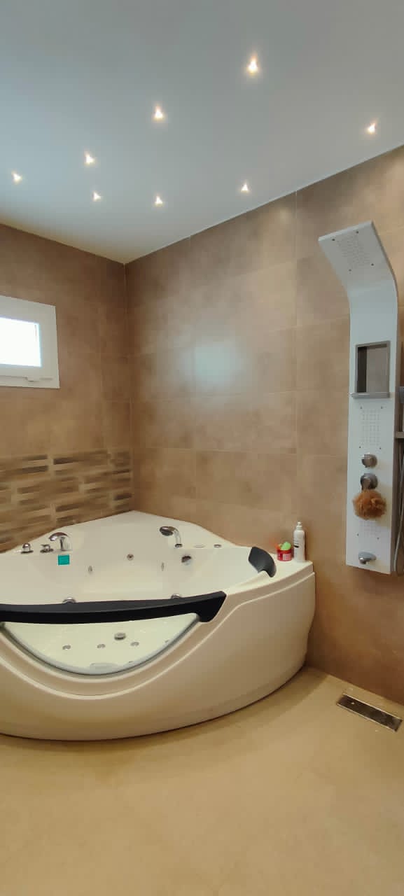 Superbe villa moderne avec piscine à El Mohgoun – 180 m² de confort et d’élégance