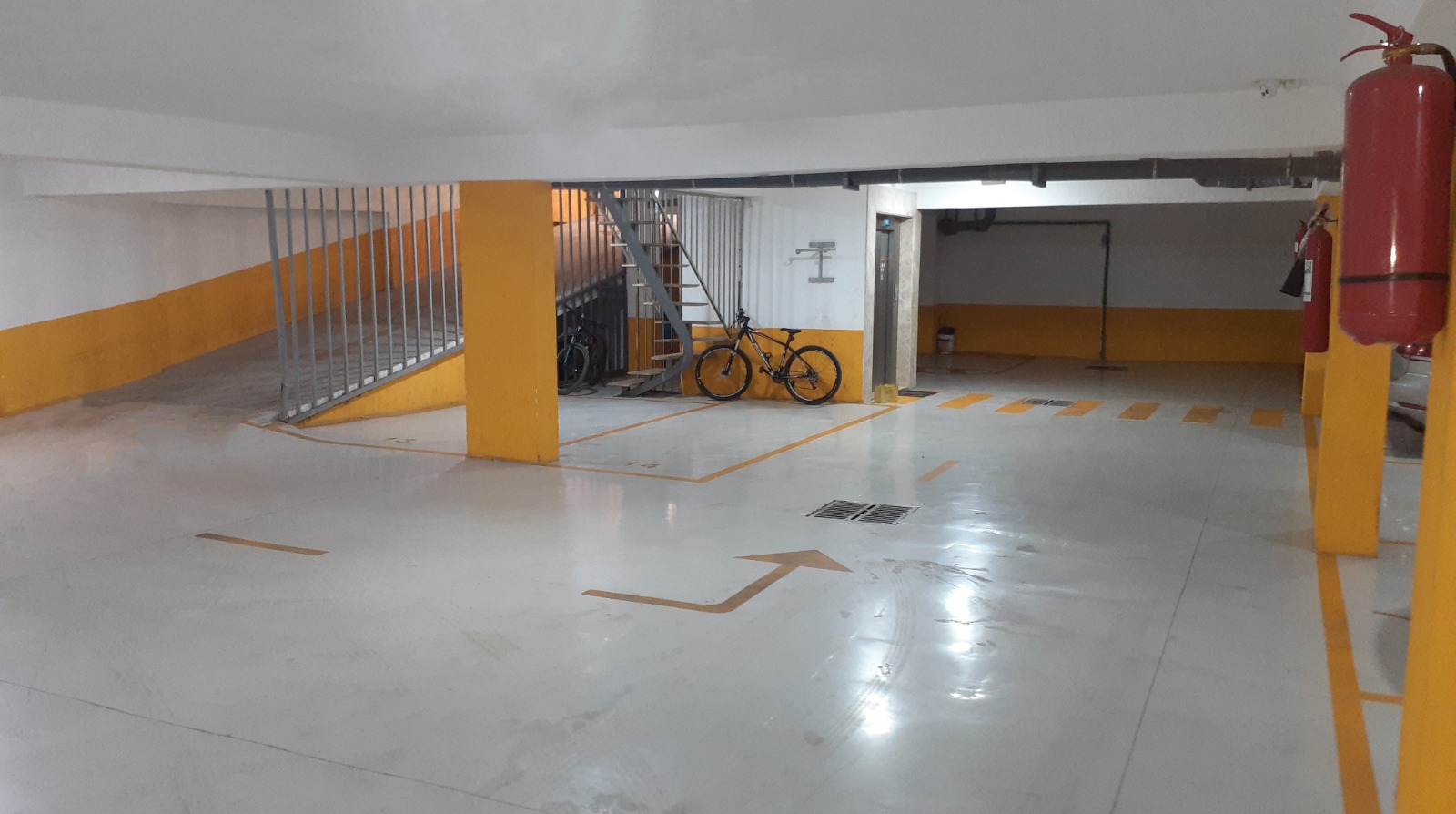 Appartement F4 à Maraval – Immeuble avec ascenseur et parking, emplacement idéal