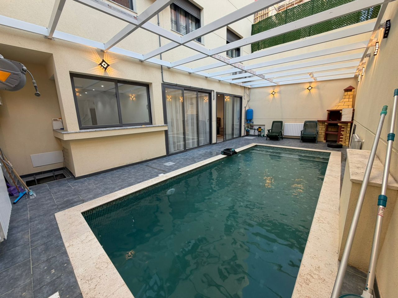 Appartement F2 avec piscine à louer – 120 m² de confort | Prix selon période