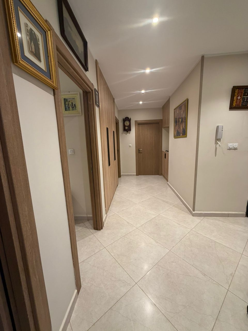 Appartement F4 de 170 m² à louer – Confort et espace | 20 000 DZD / nuit