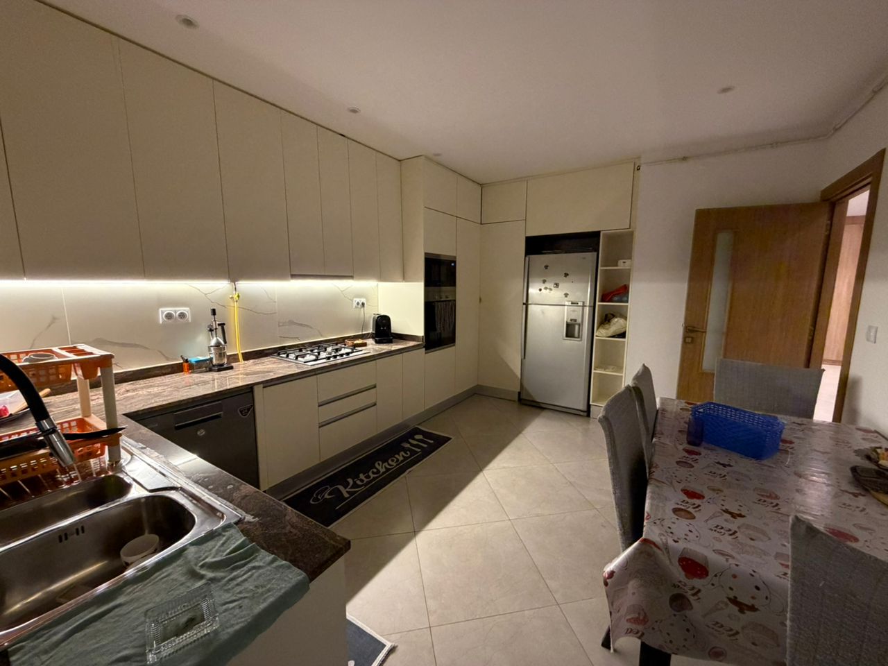 Appartement F4 de 170 m² à louer – Confort et espace | 20 000 DZD / nuit