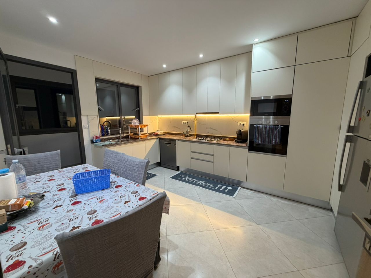 Appartement F4 de 170 m² à louer – Confort et espace | 20 000 DZD / nuit