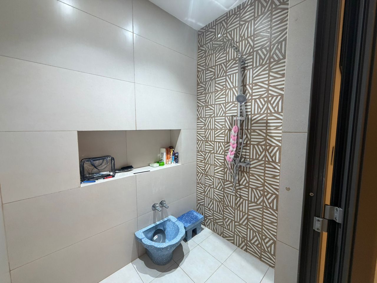 Appartement F4 de 170 m² à louer – Confort et espace | 20 000 DZD / nuit