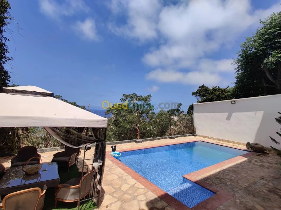 Magnifique villa avec piscine à Ain El Turck, Oran – Location saisonnière | Vue et confort