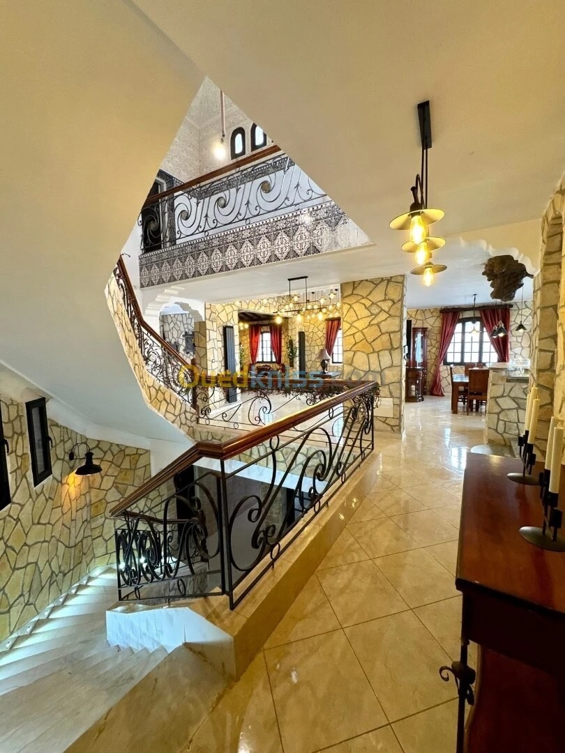 Magnifique villa avec piscine à Ain El Turck, Oran – Location saisonnière | Vue et confort
