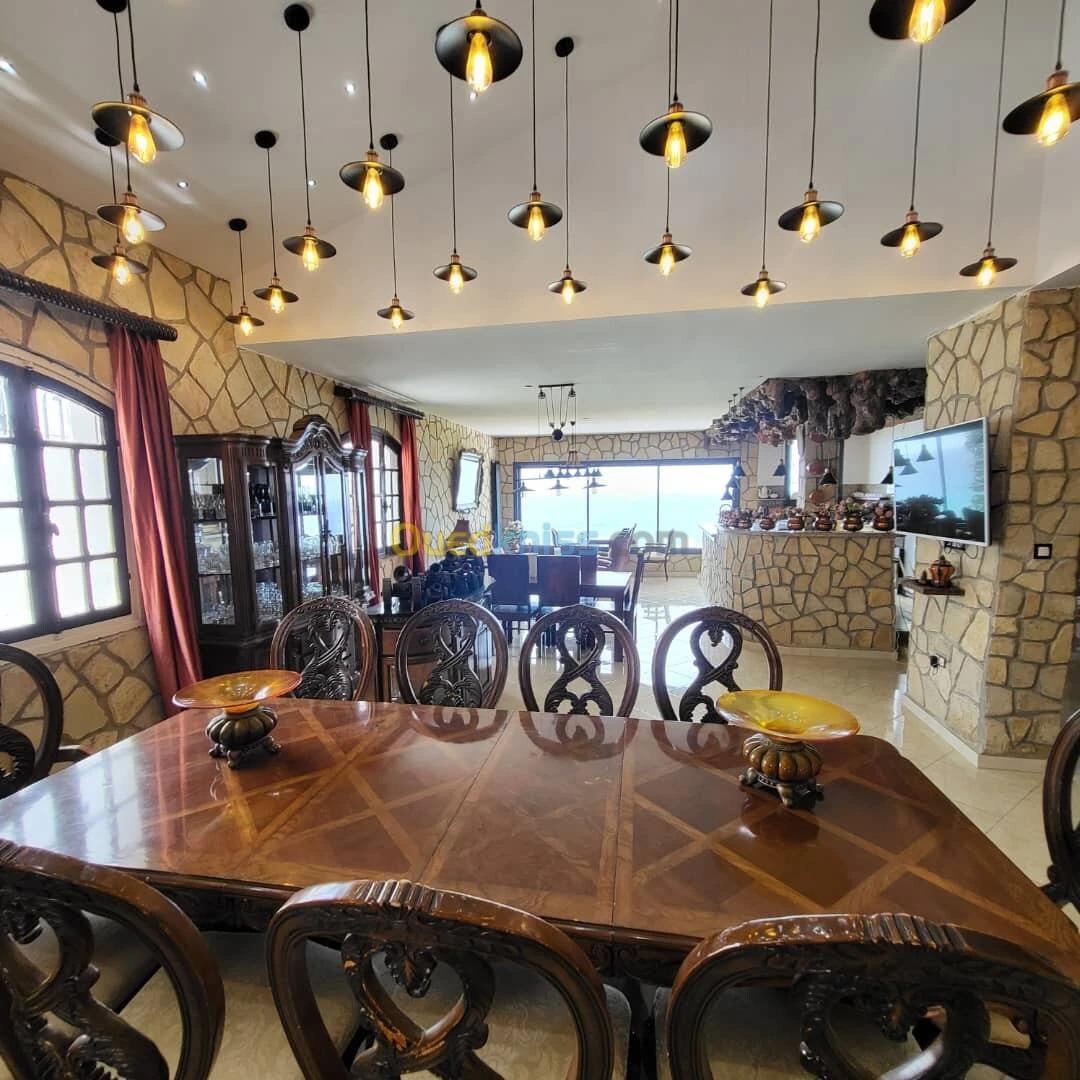 Magnifique villa avec piscine à Ain El Turck, Oran – Location saisonnière | Vue et confort