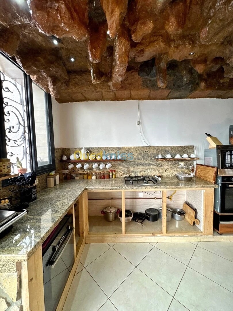 Magnifique villa avec piscine à Ain El Turck, Oran – Location saisonnière | Vue et confort