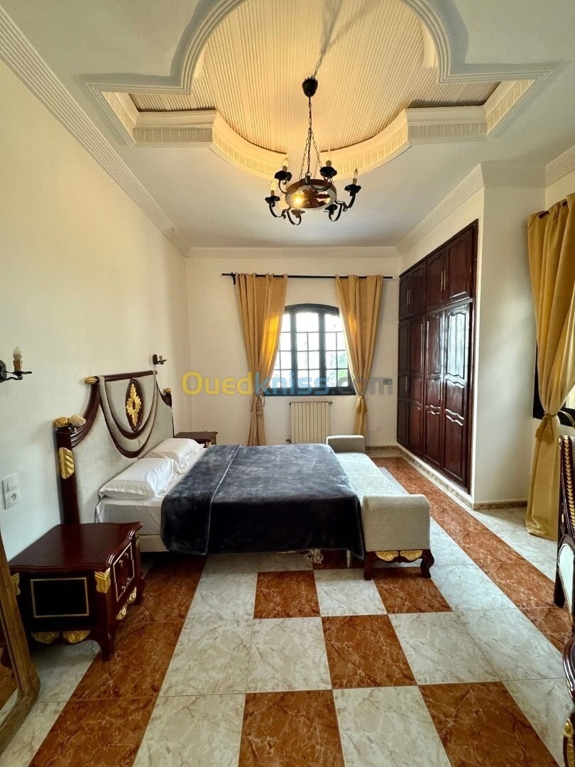 Magnifique villa avec piscine à Ain El Turck, Oran – Location saisonnière | Vue et confort