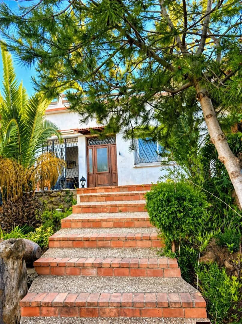 Villa de standing avec piscine et grand jardin à Ain El Turck – 1500 m² | Location courte durée