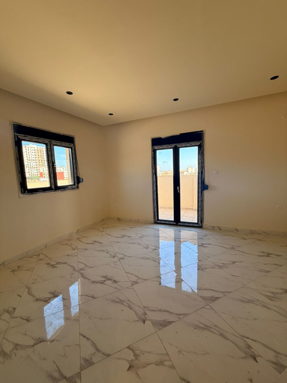 Appartement F2 de 78 m² à Millenium – 7ème étage avec deux grands balcons | Prix négociable