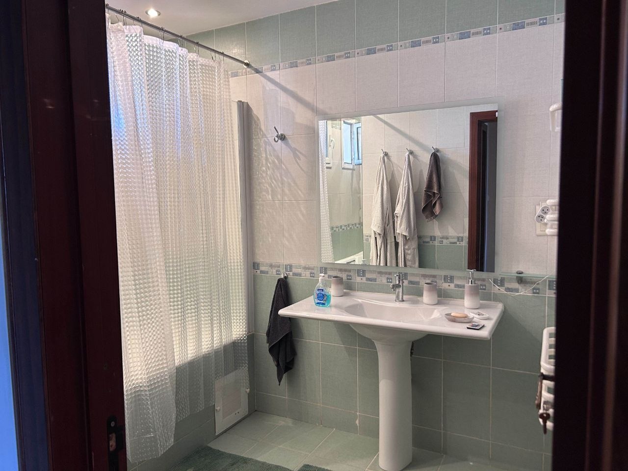 Appartement T3 équipé à Plaza Es-Seddikia – 100 m² avec vue sur jardin et parking